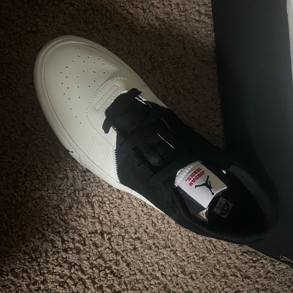 Jordan Series ES (GS) - Picture 2 of 8